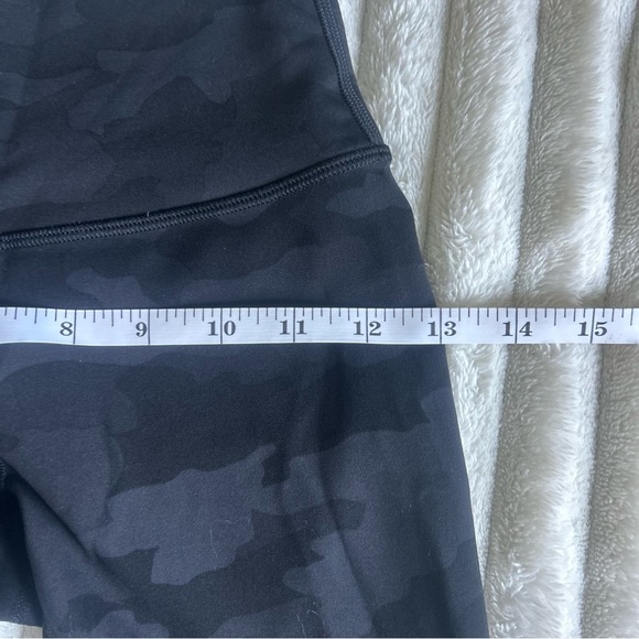 lululemon athletica Womens US2 Black Camo Biker Shorts - Picture 3 of 8